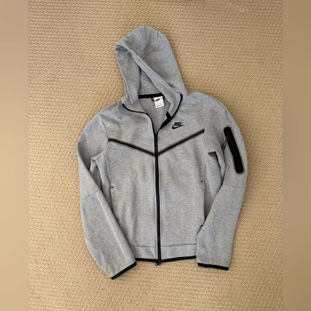 Nike Men's Tecg Light Gray Performance Zip Up Jacket